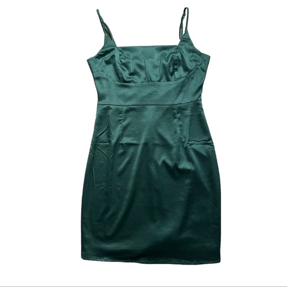 GREEN NIGHT DRESS - Picture 1 of 6